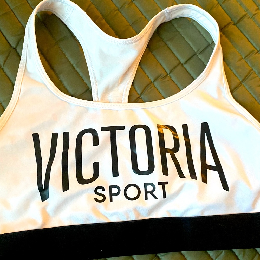 Work it  - Victoria’s Secret black and white staple 😍